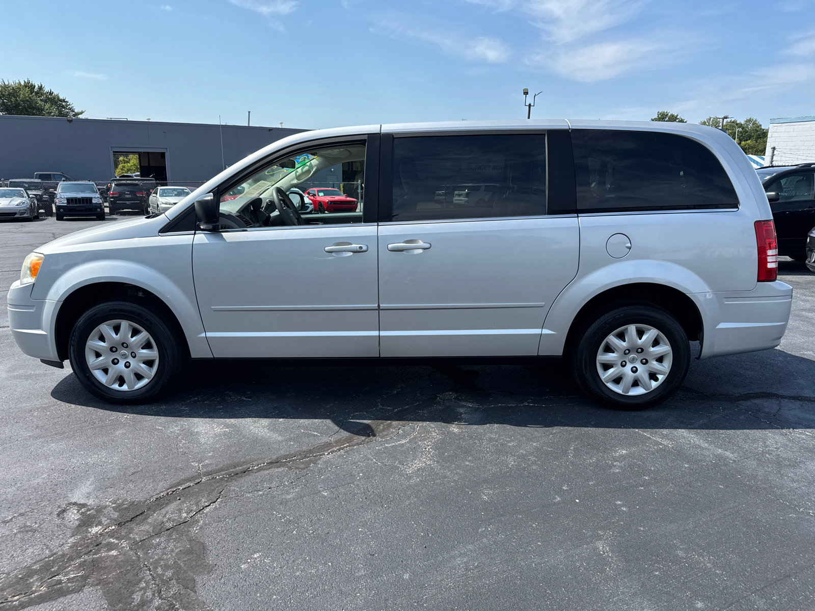 Used 2009 Chrysler Town & Country LX image 3