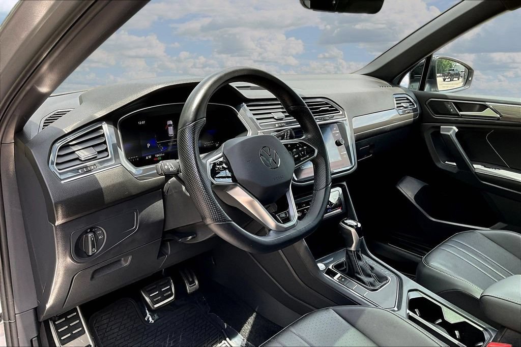 Used 2023 Volkswagen Tiguan SE R-Line FWD image 19