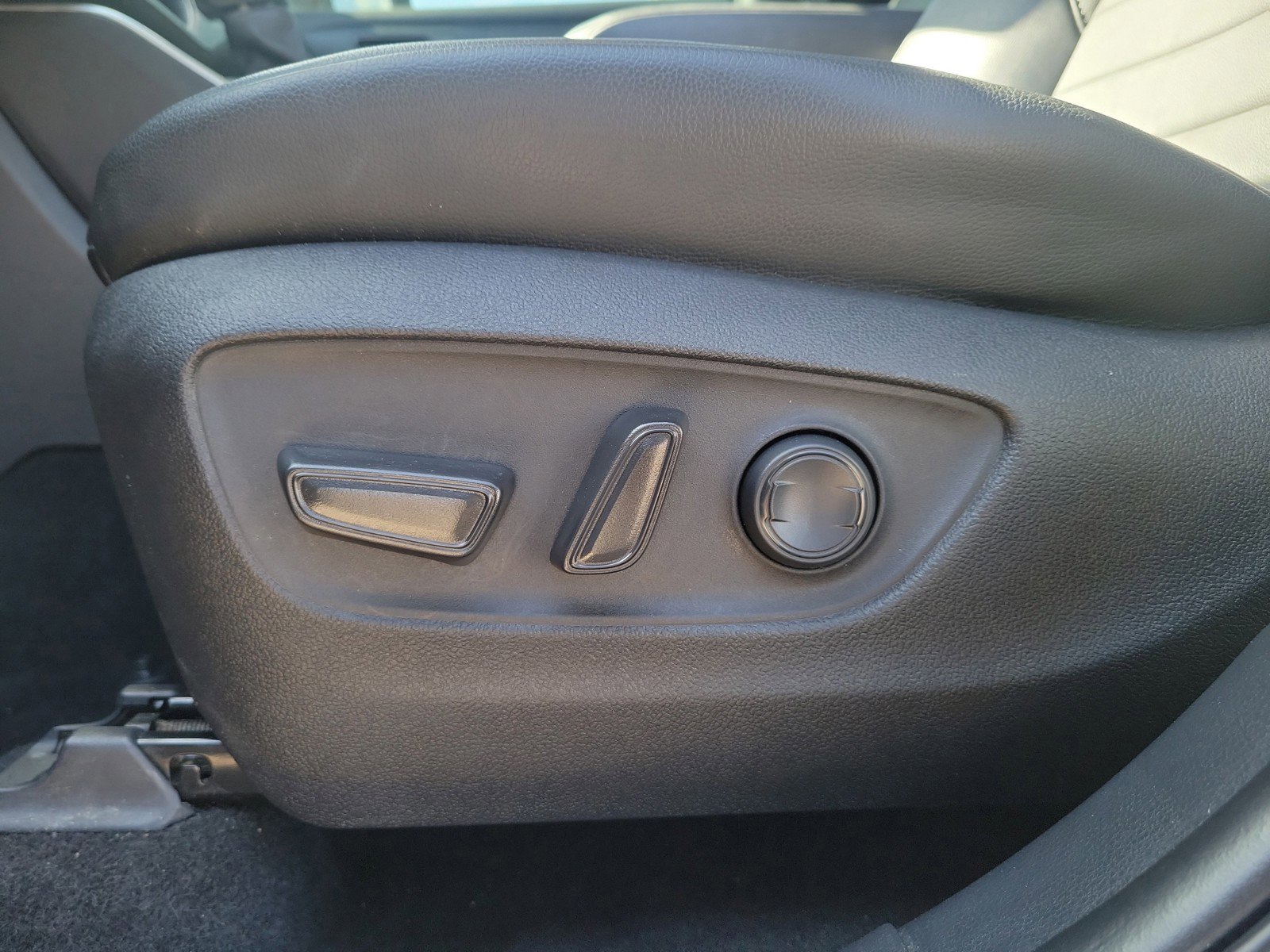 Used 2024 Toyota Highlander XLE AWD/4WD image 20