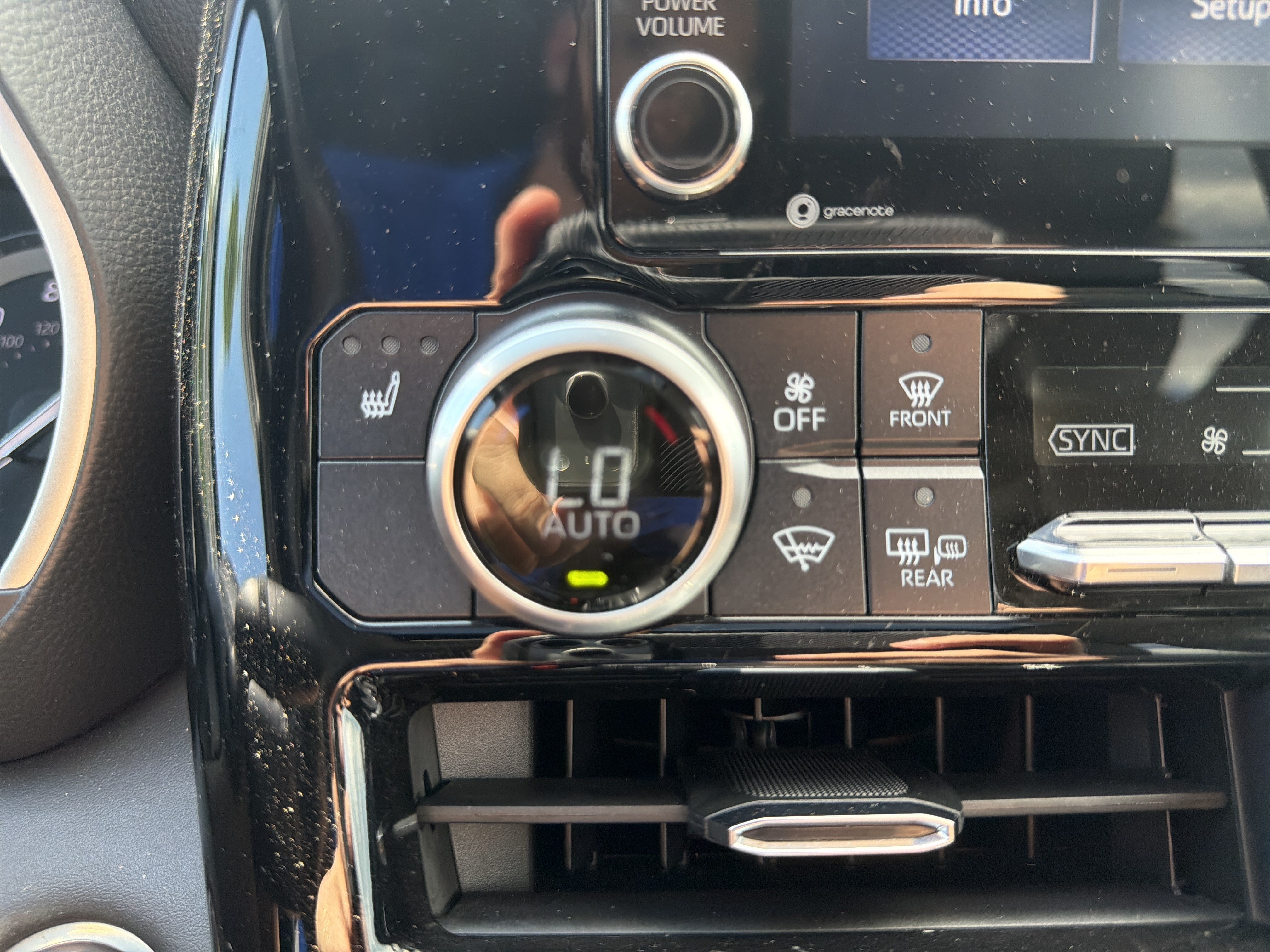 Used 2021 Toyota Highlander XLE AWD/4WD image 28