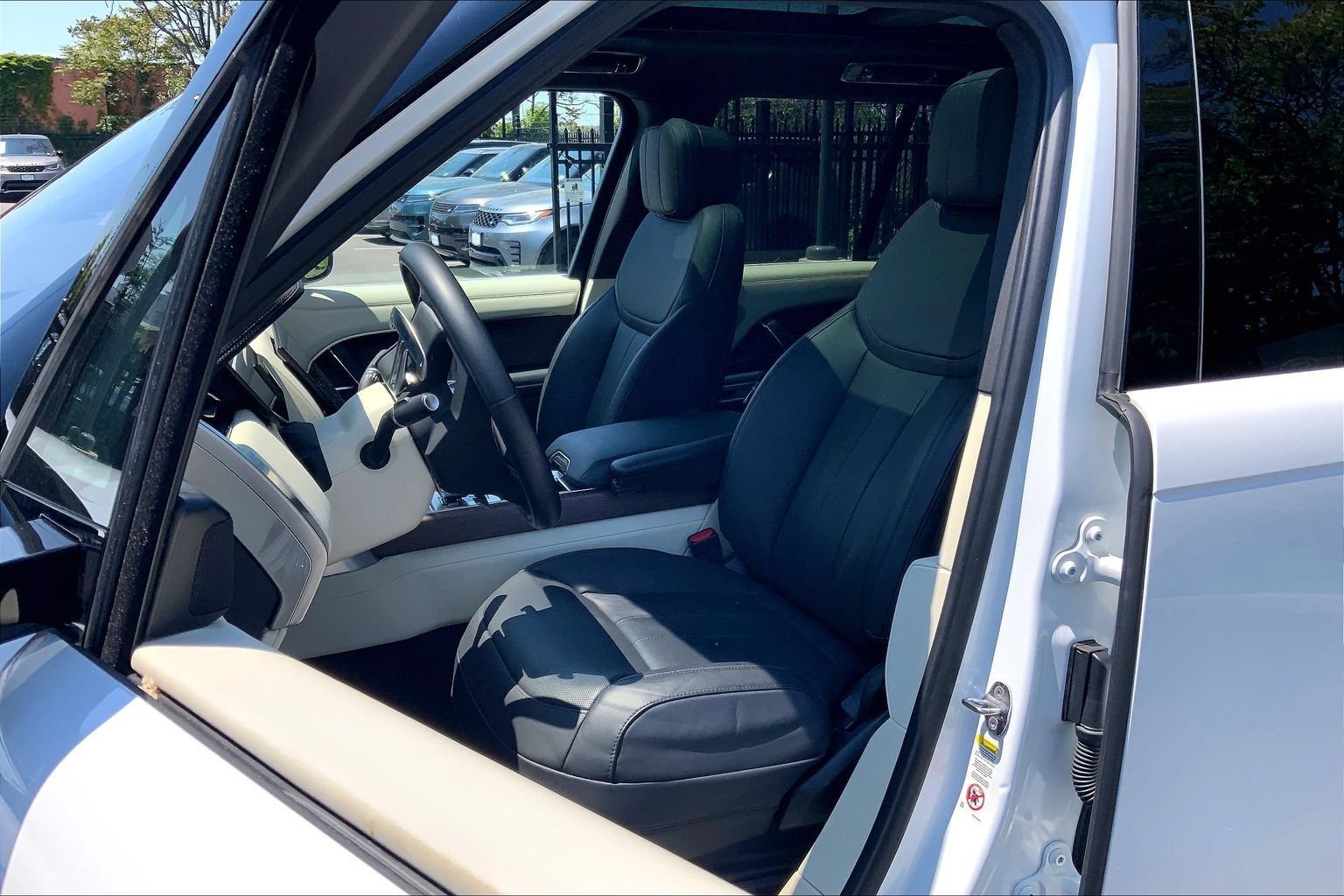 Used 2023 Land Rover Range Rover SE AWD/4WD image 7