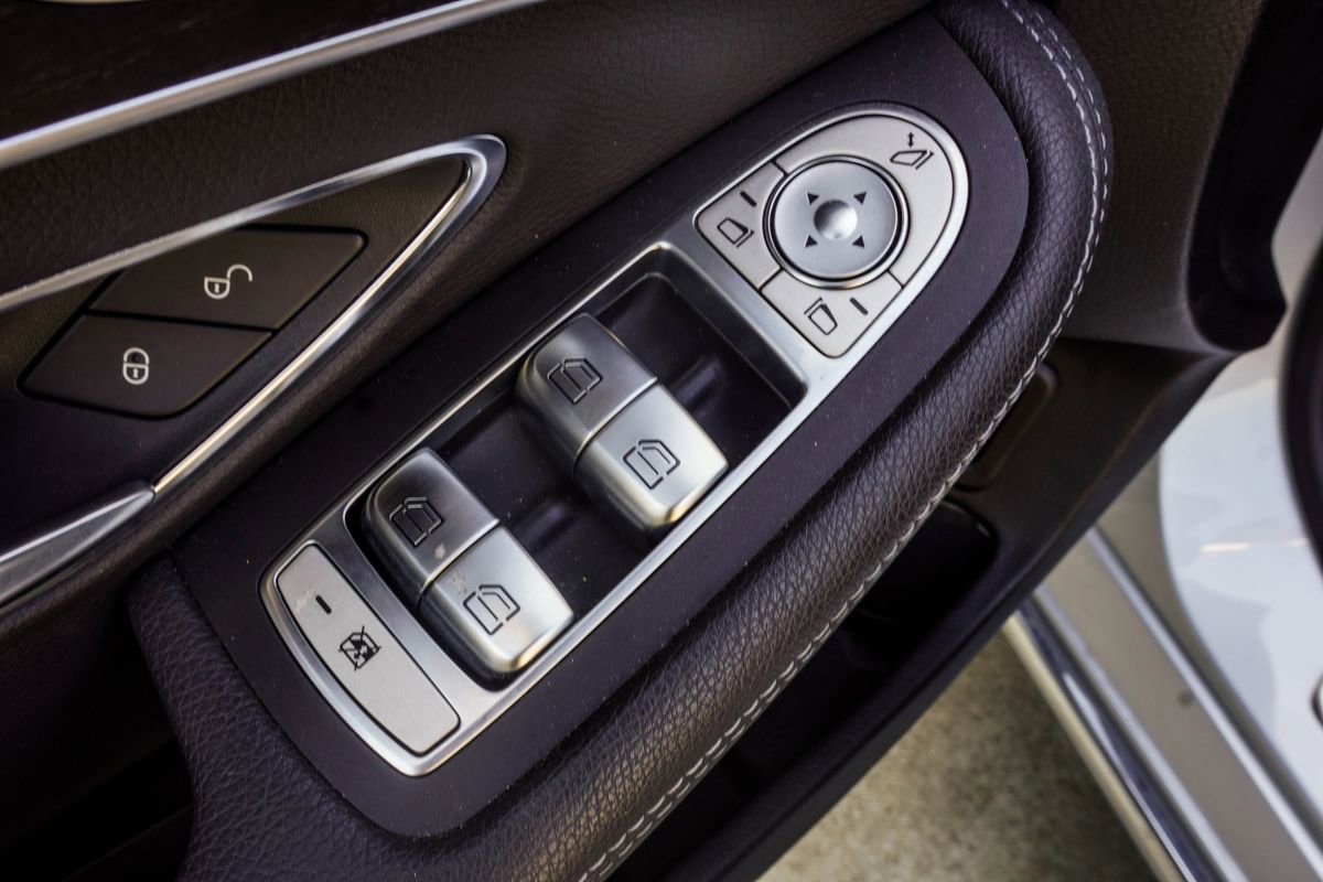 Used 2020 Mercedes-Benz C 300 Sedan image 33