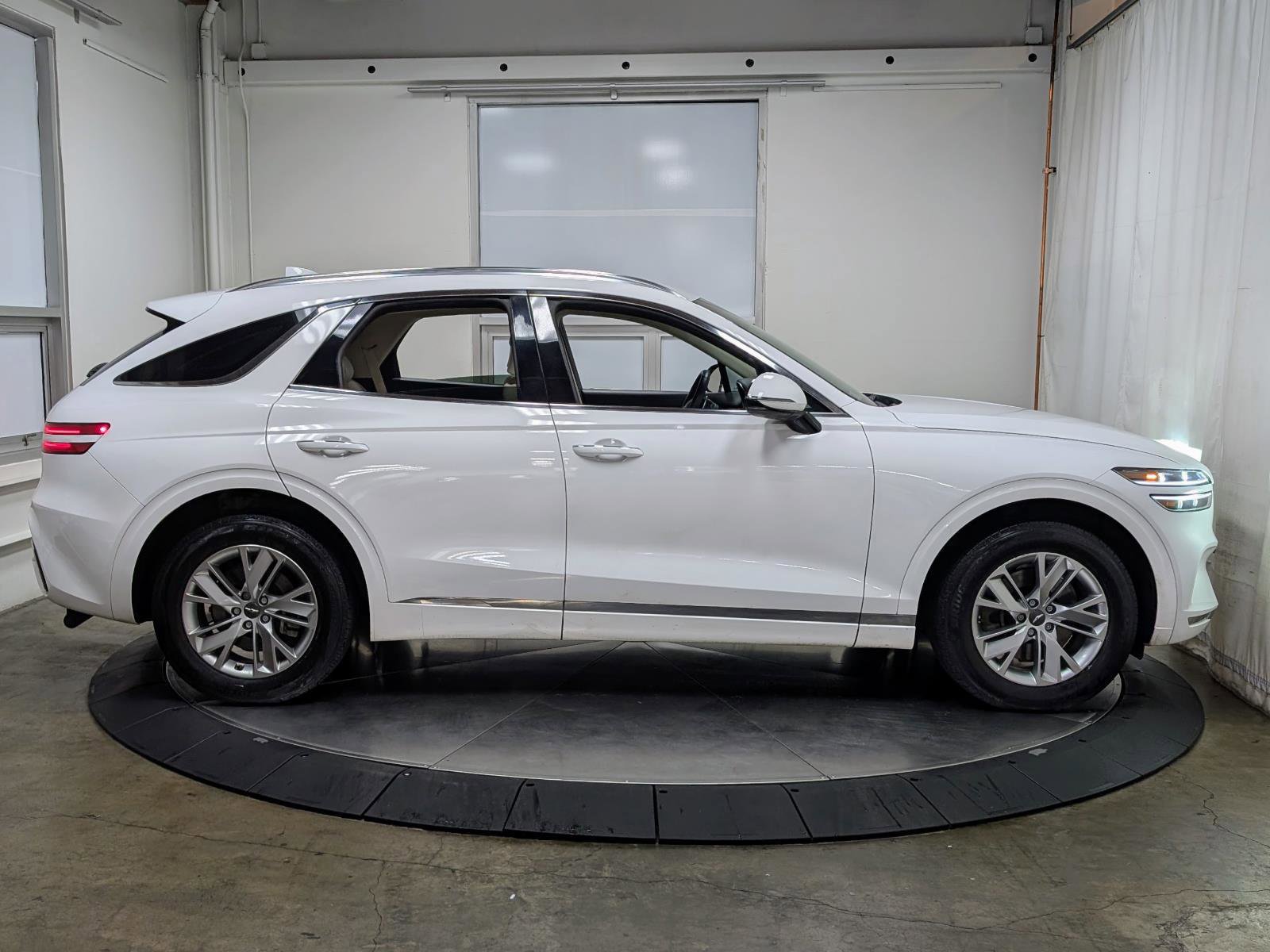 Used 2023 Genesis GV70 2.5T w/ Cargo Package image 10