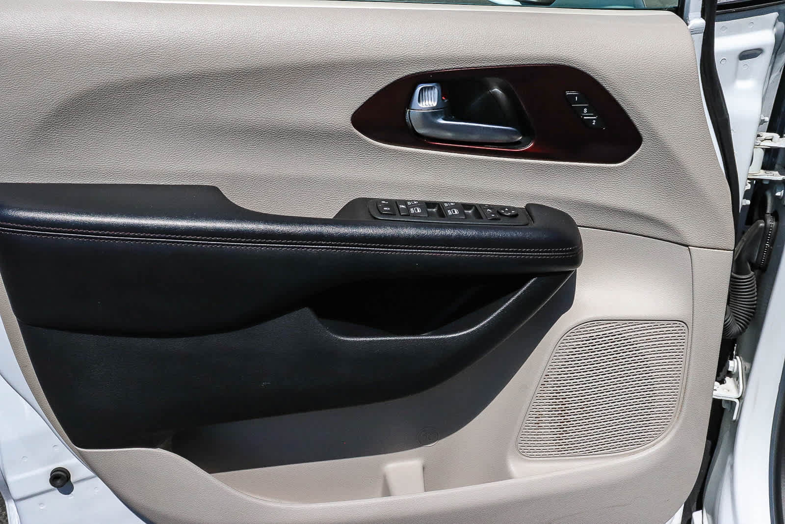 Used 2019 Chrysler Pacifica Limited FWD image 30