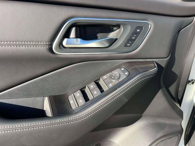 New 2026 Nissan Rogue Platinum image 17