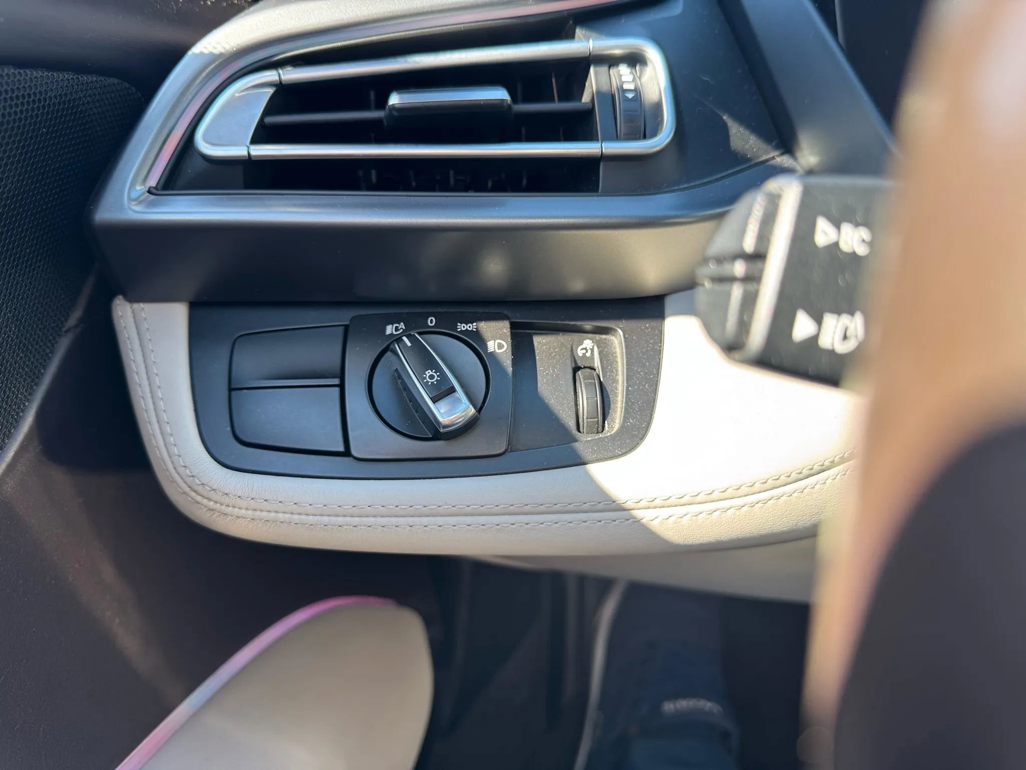 Used 2017 BMW i8 image 33