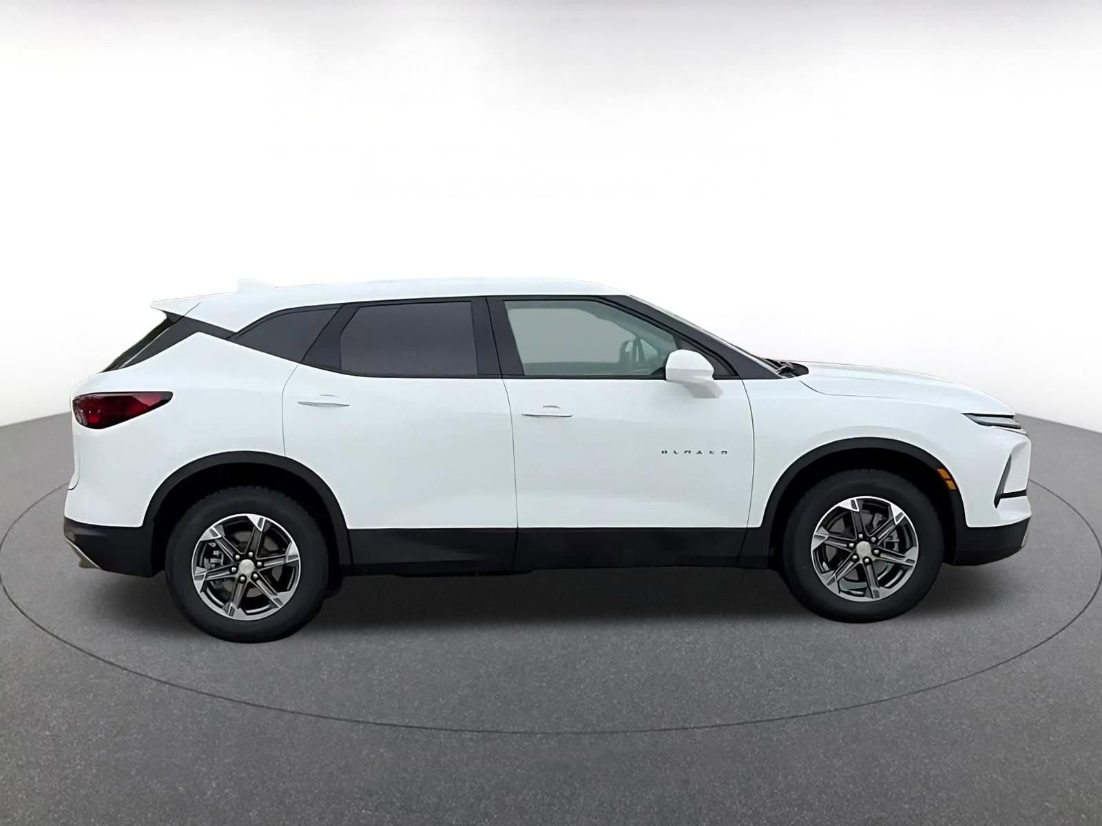 Used 2025 Chevrolet Blazer LT FWD image 16
