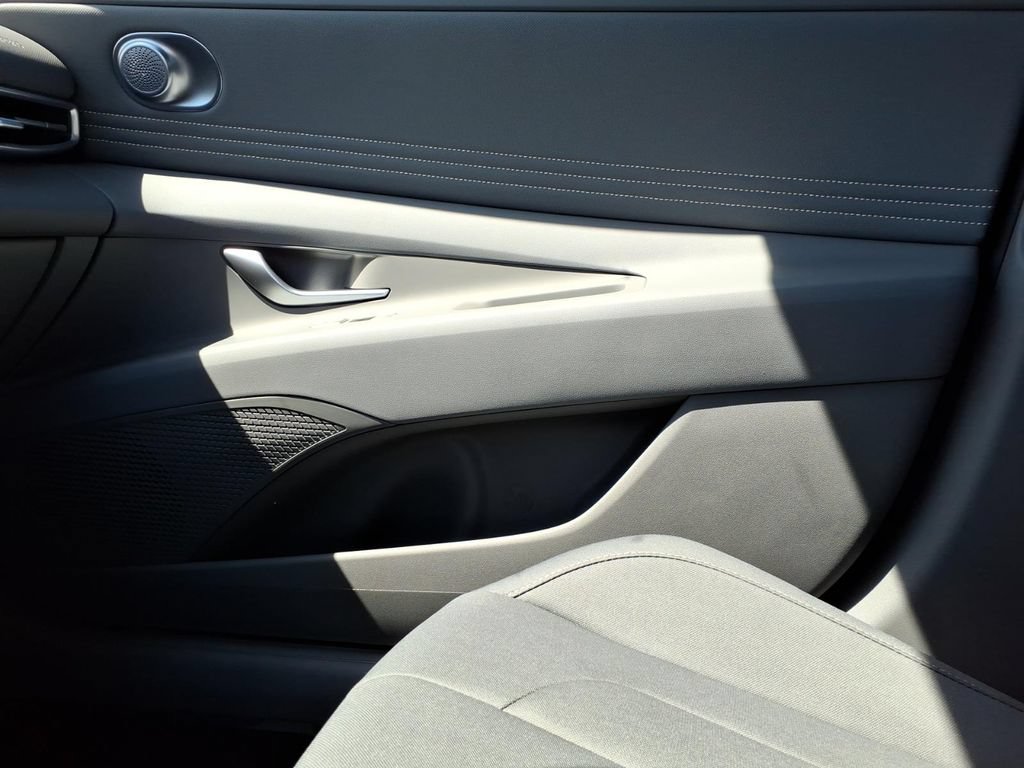 New 2026 Hyundai Elantra Sport FWD image 23