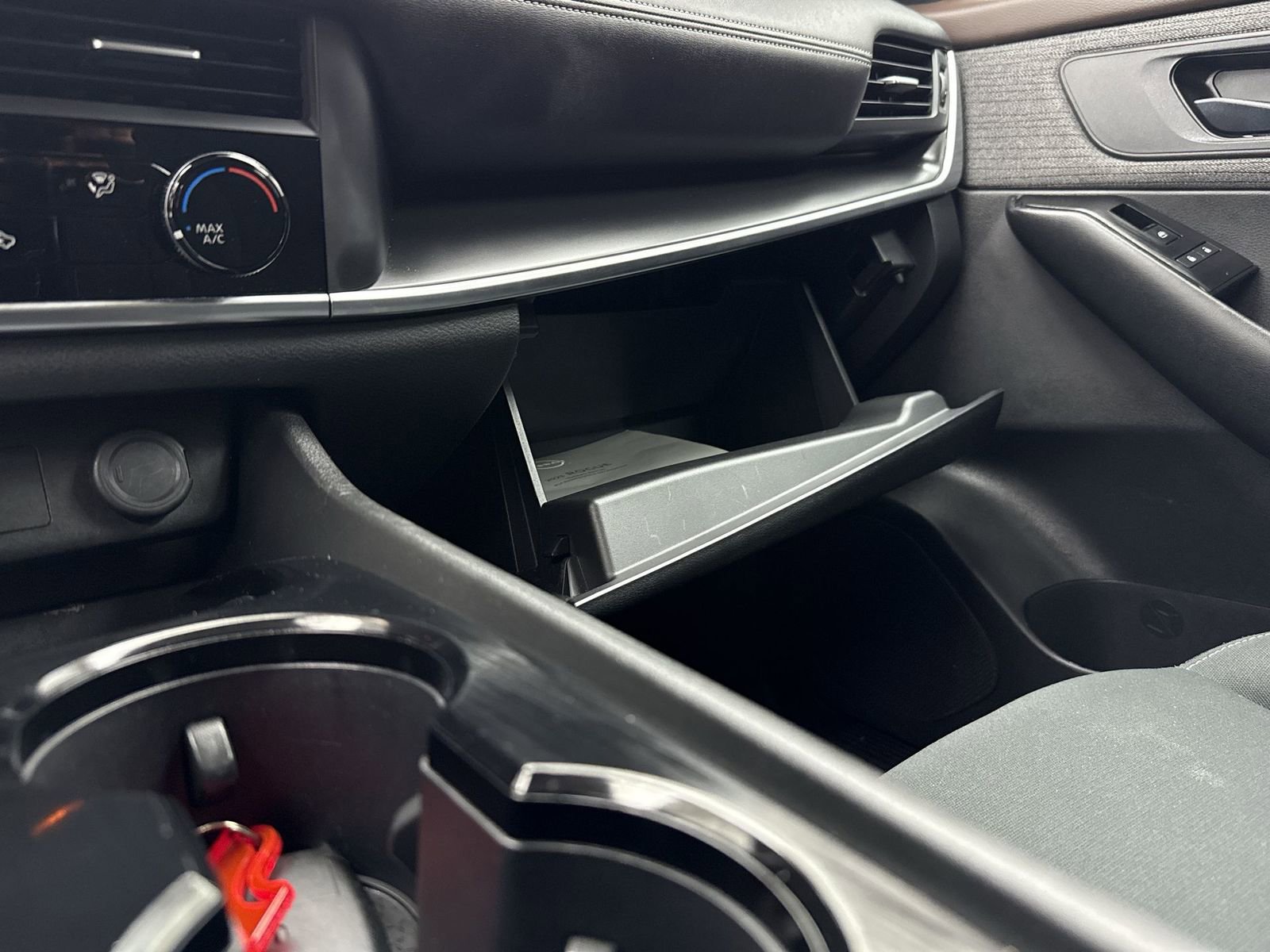 Used 2023 Nissan Rogue S image 32