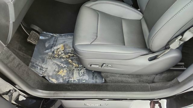 Used 2026 Tesla Model Y Long Range image 32
