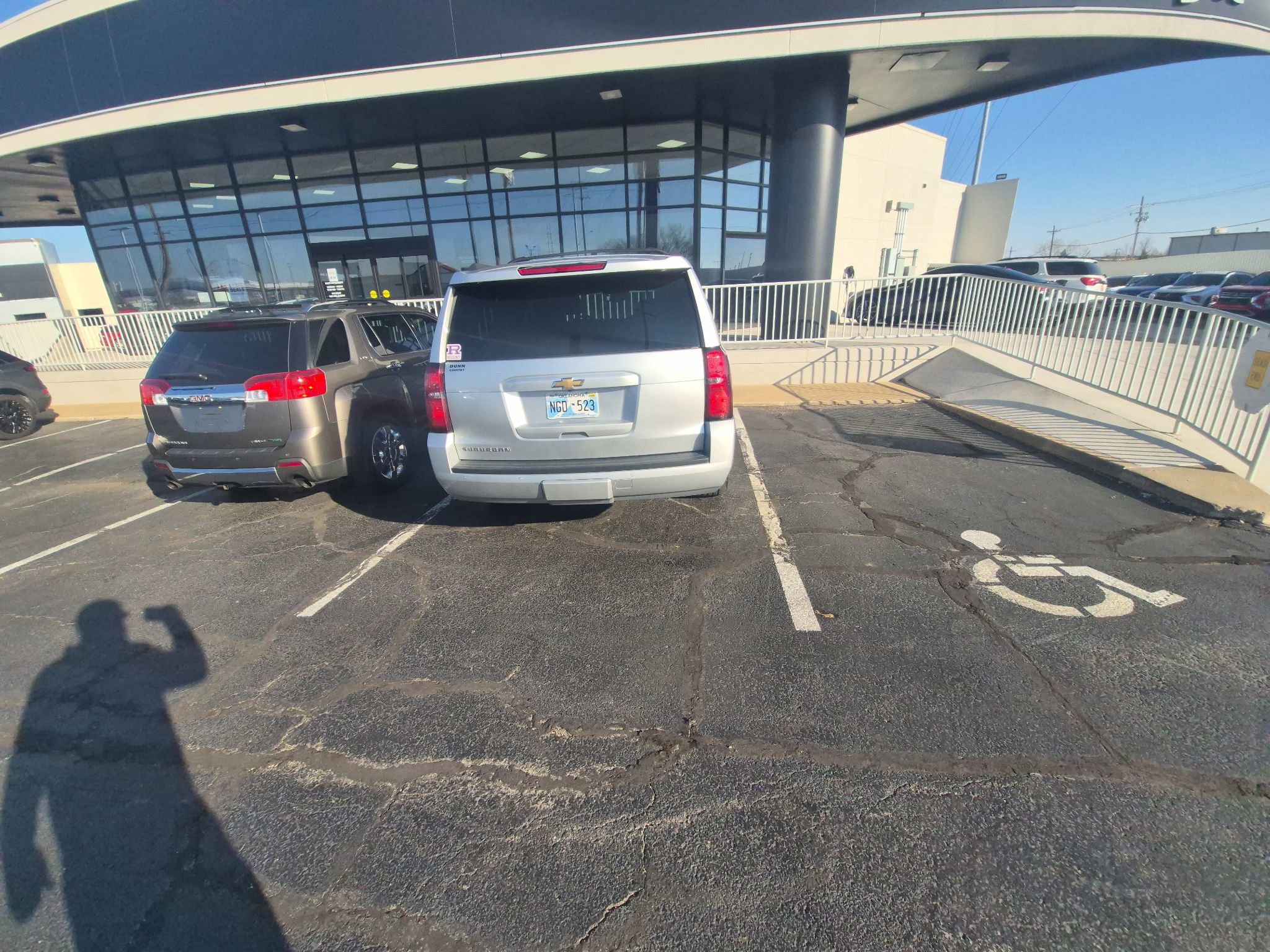 Used 2017 Chevrolet Suburban LT image 3