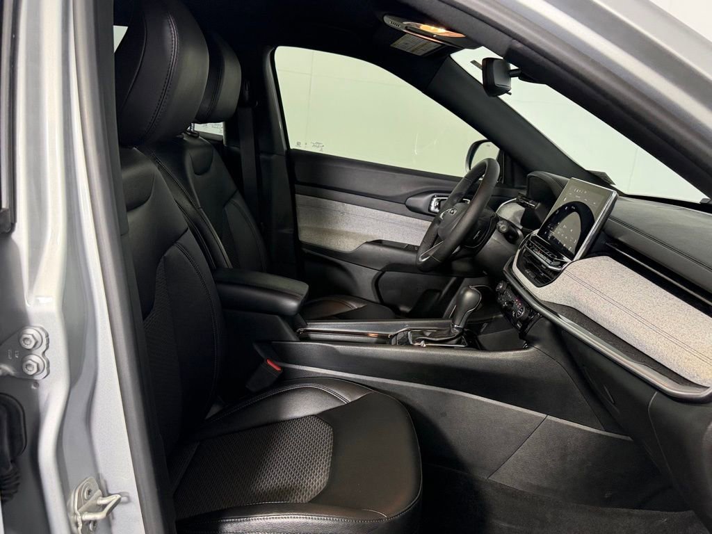 Certified 2024 Jeep Compass Latitude image 29