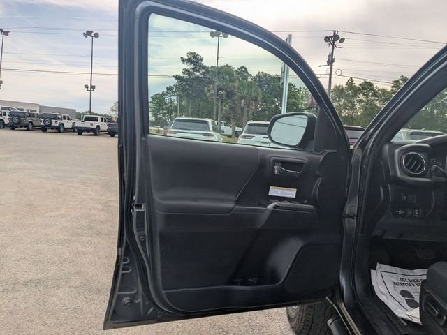 Used 2020 Toyota Tacoma TRD Off-Road w/ Technology Package image 14