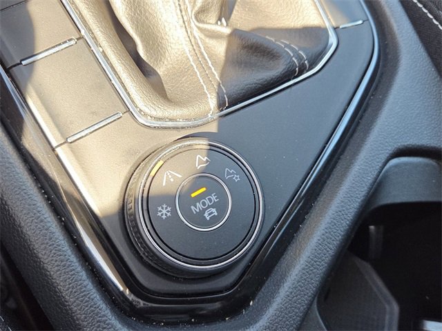Used 2024 Volkswagen Taos SE image 25