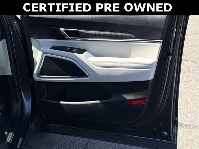 Used 2023 Kia Telluride EX w/ EX Captain's Chair Package image 8