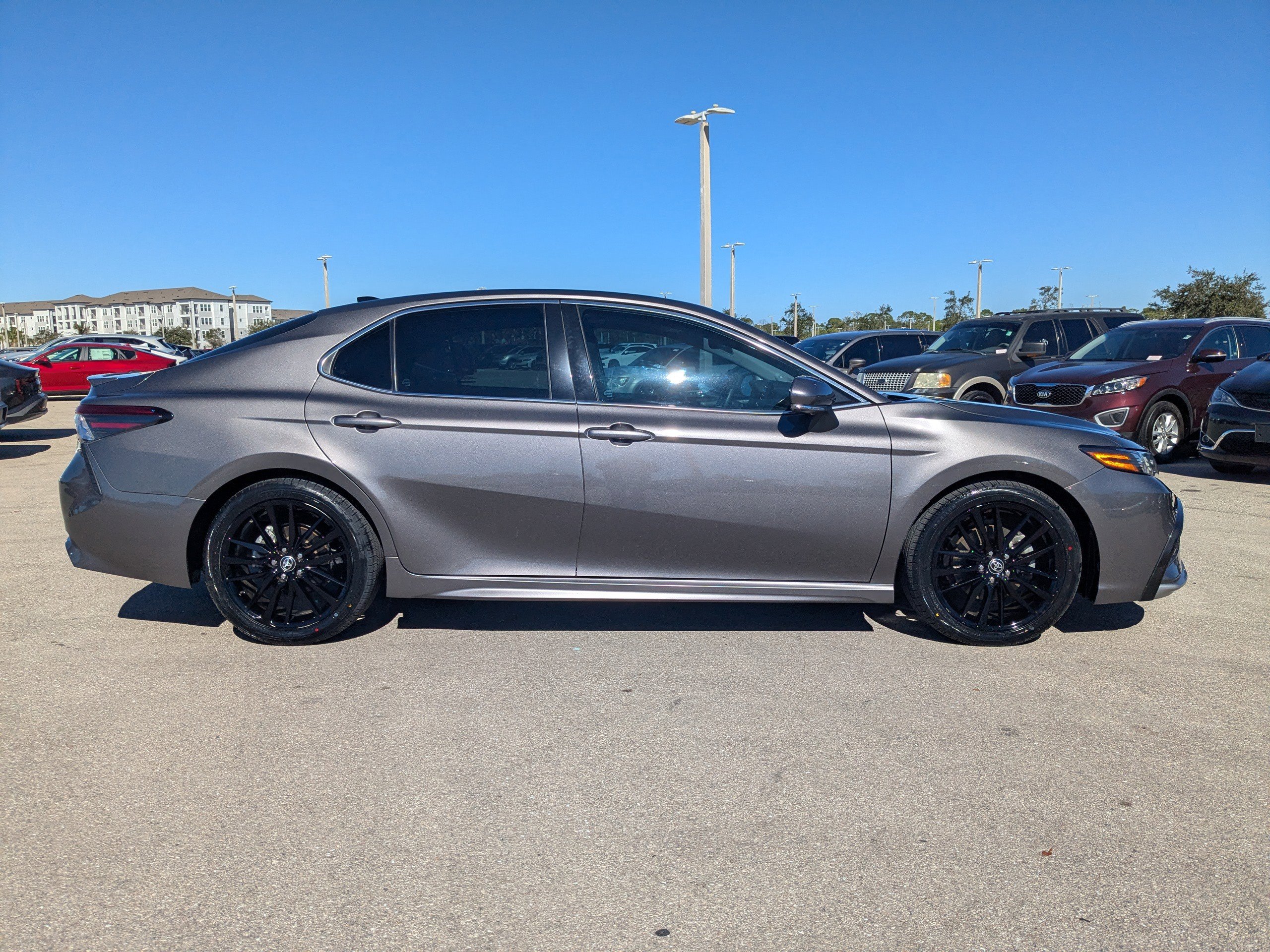 Used 2023 Toyota Camry XSE image 4