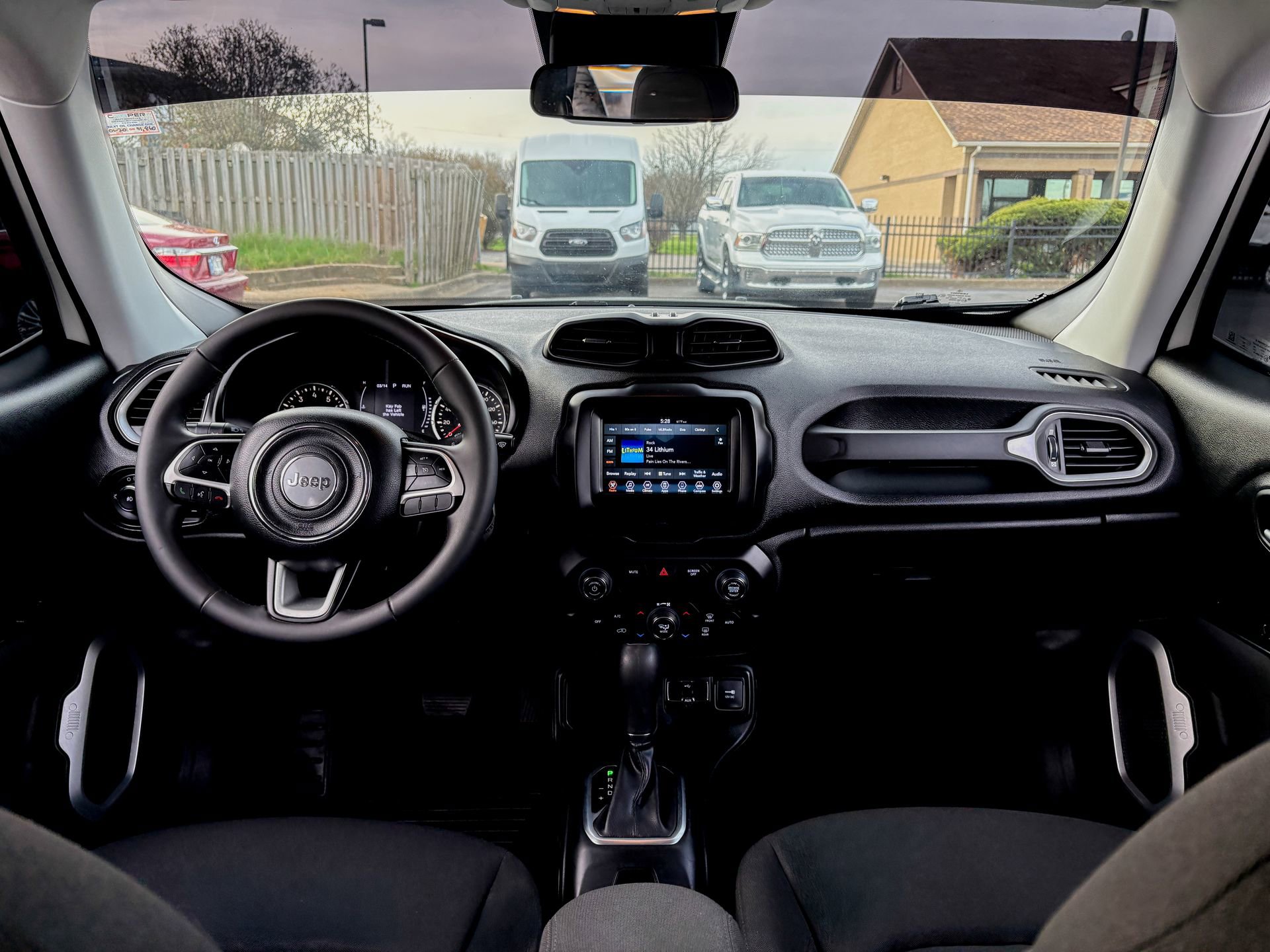 Used 2018 Jeep Renegade Latitude image 18