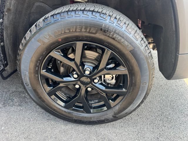 Used 2025 Jeep Grand Cherokee Altitude AWD/4WD image 37