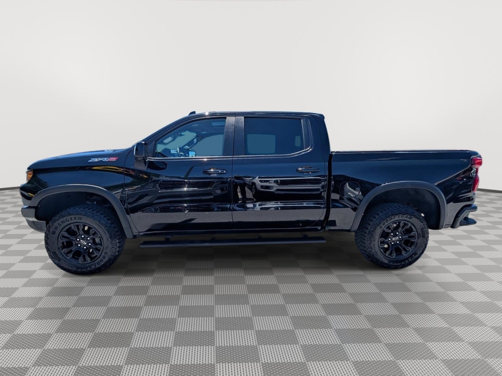 Used 2022 Chevrolet Silverado 1500 ZR2 w/ Technology Package AWD/4WD image 2