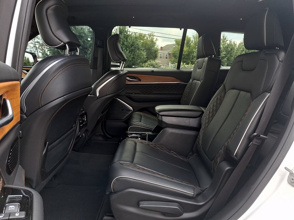 Used 2023 Jeep Grand Cherokee L Summit AWD/4WD image 13