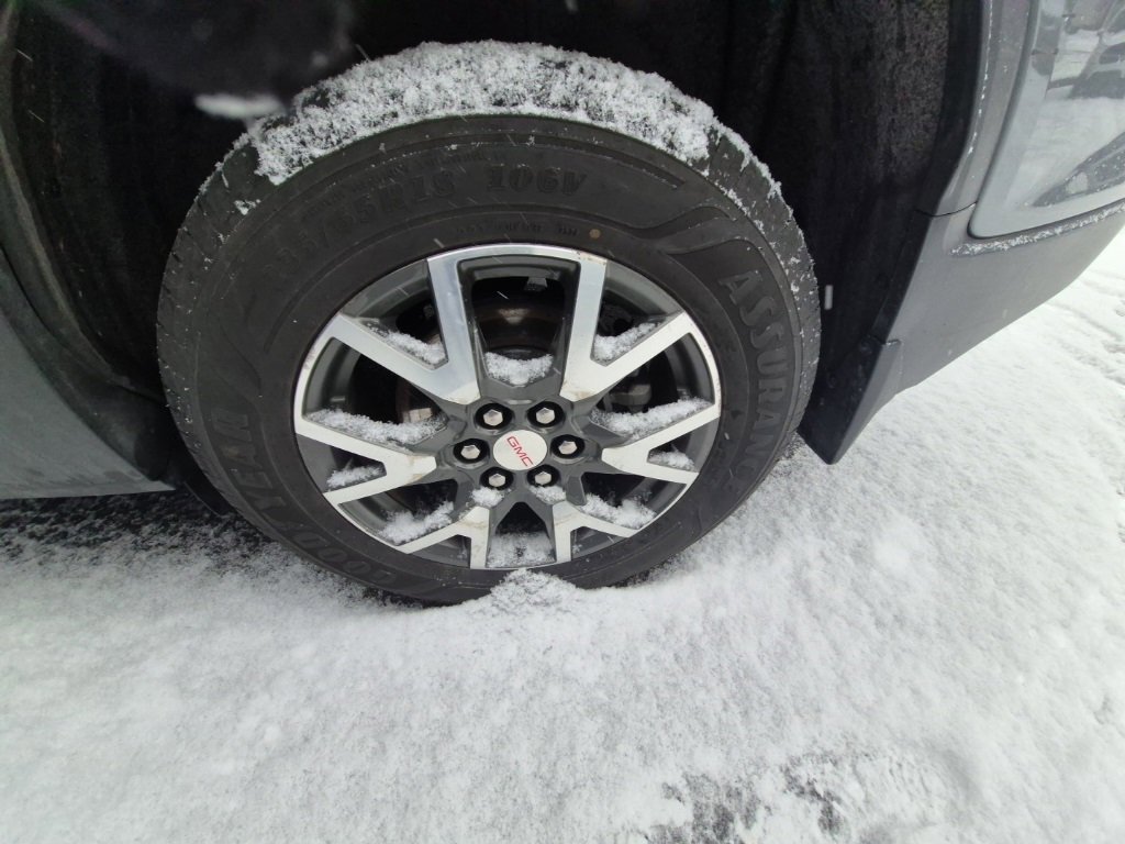 Used 2021 GMC Acadia SLE w/ Driver Convenience Package image 11