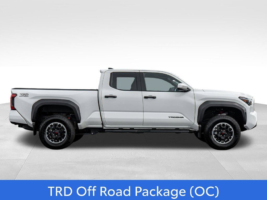 Certified 2025 Toyota Tacoma TRD Off-Road AWD/4WD image 8
