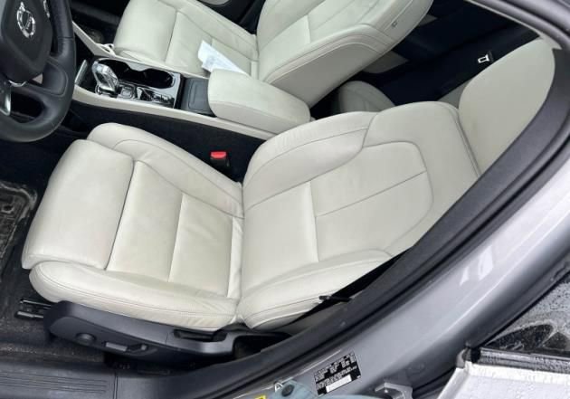 Used 2023 Volvo XC40 B5 Plus w/ Climate Package image 11