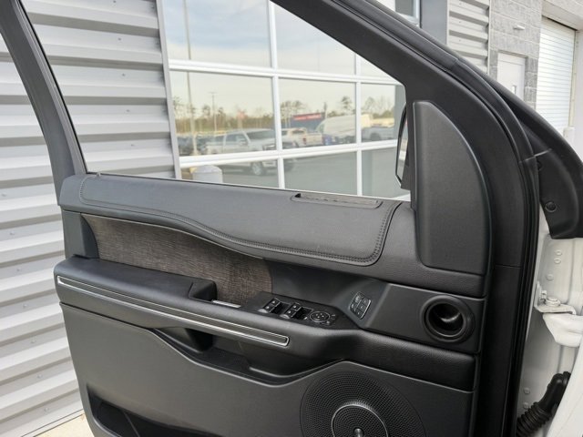 Used 2021 Ford Expedition Limited image 18