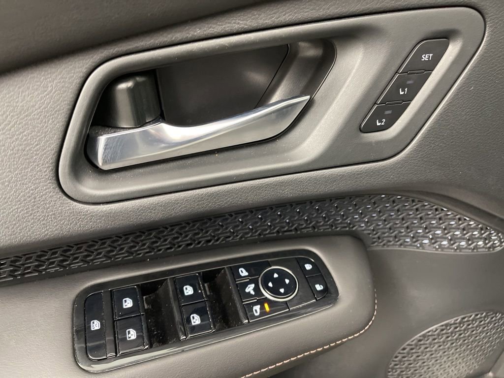 Used 2023 Nissan Ariya AWD image 19