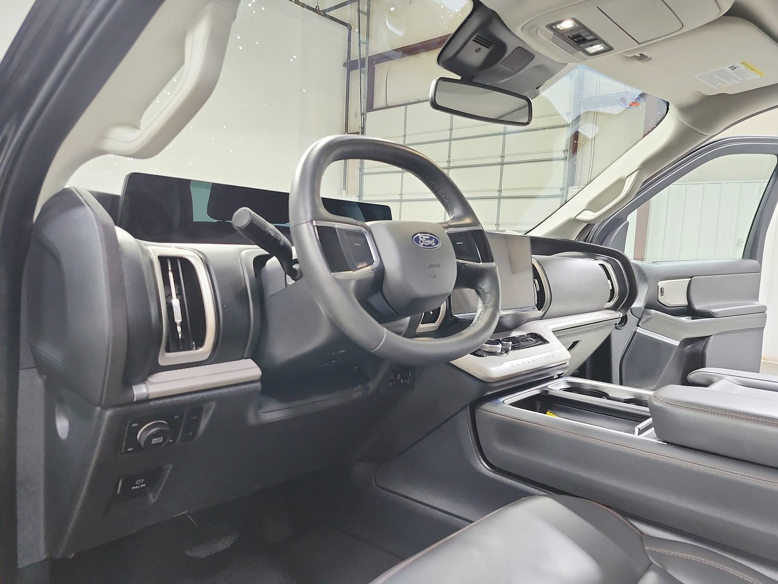 Used 2025 Ford Expedition Active AWD/4WD image 19