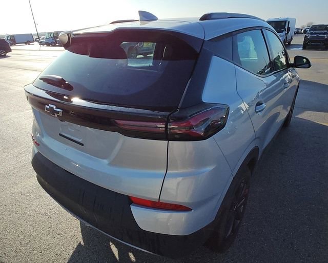 Used 2023 Chevrolet Bolt EUV LT w/ Convenience Package image 2