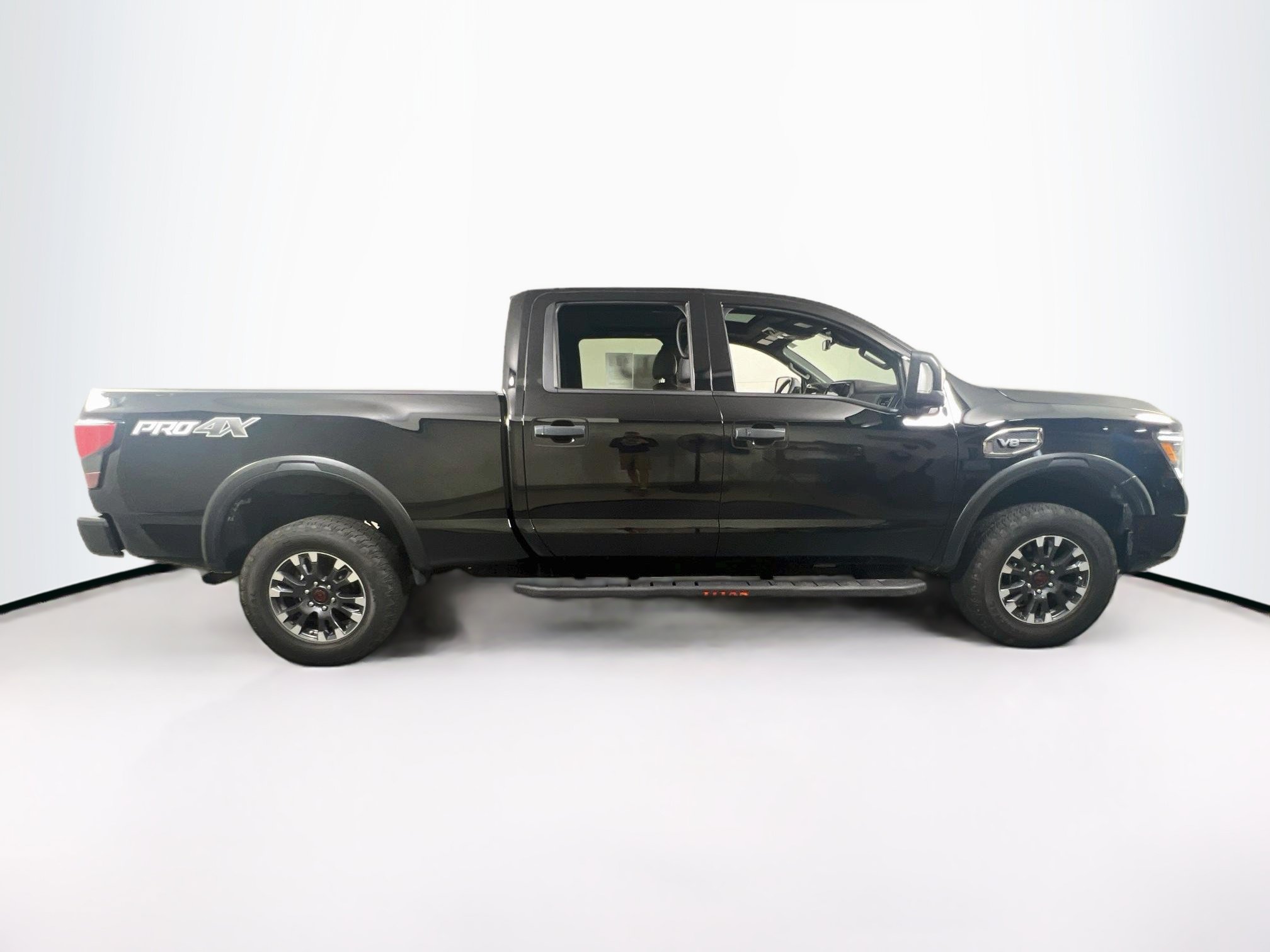 Used 2023 Nissan Titan PRO-4X w/ Pro-4x Convenience Package AWD/4WD image 4