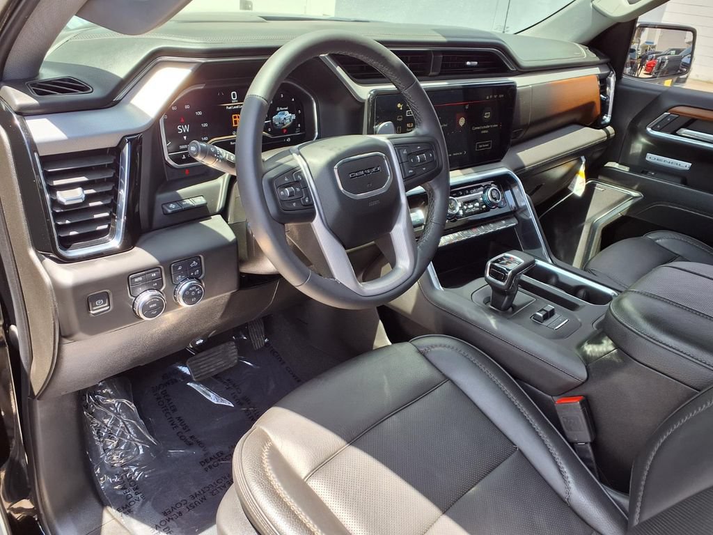 Used 2023 GMC Sierra 1500 Denali w/ Technology Package AWD/4WD image 4
