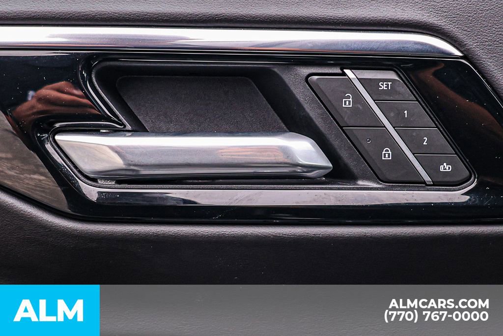Used 2025 Chevrolet Suburban Z71 AWD/4WD image 48