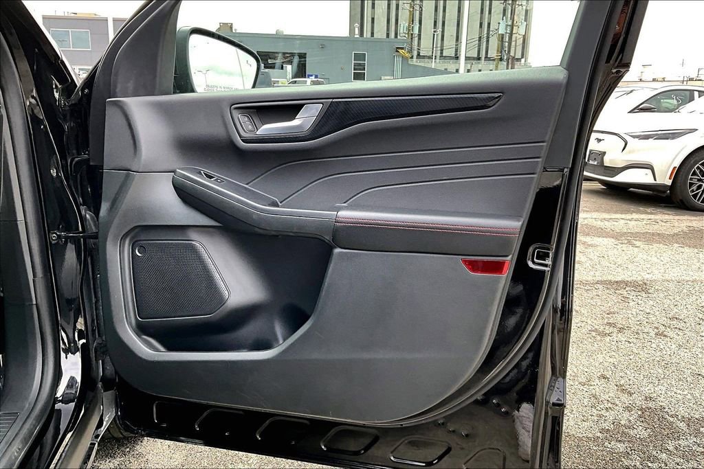 Certified 2025 Ford Escape ST-Line AWD/4WD image 22