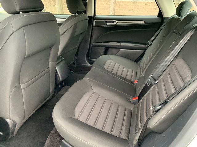 Used 2017 Ford Fusion SE FWD image 13