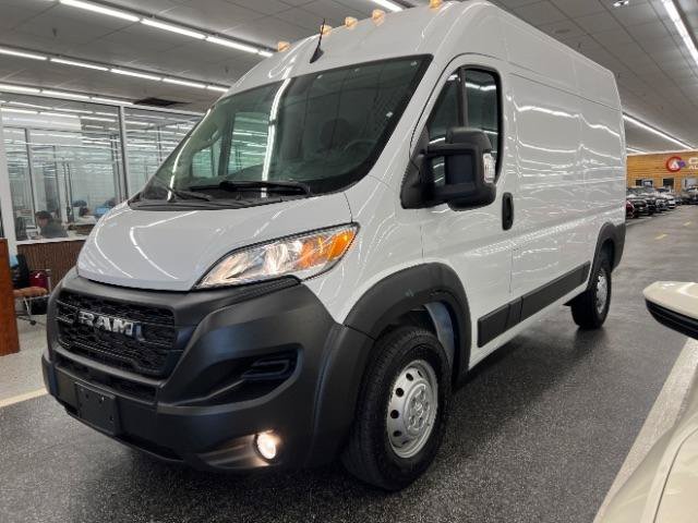Used 2023 RAM ProMaster 2500 w/ Convenience Group FWD image 3