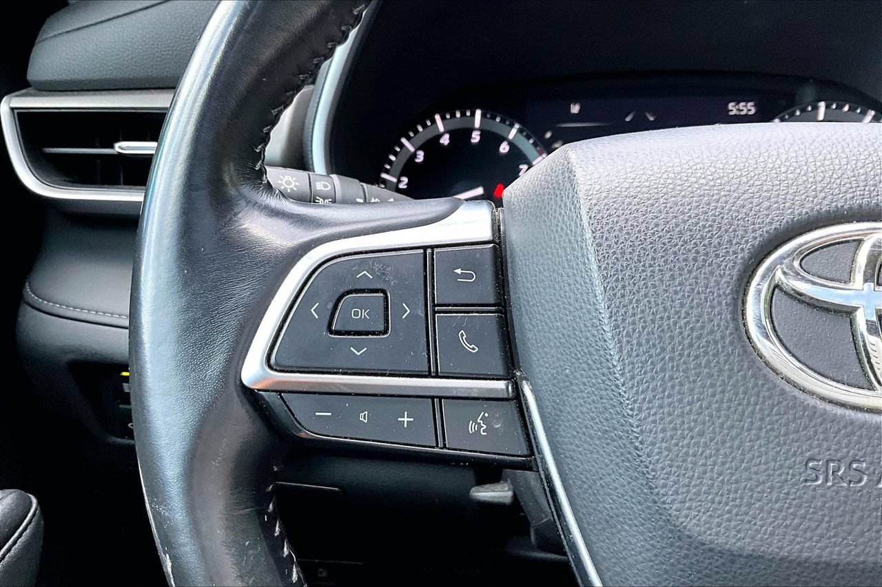 Used 2021 Toyota Highlander XLE FWD image 29