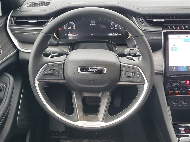 New 2025 Jeep Grand Cherokee Limited w/ Black Appearance Package image 14