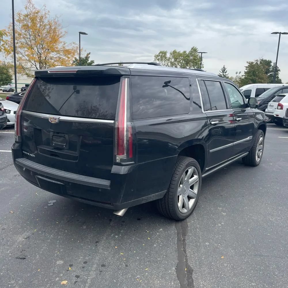 Used 2017 Cadillac Escalade ESV Premium Luxury AWD/4WD image 8