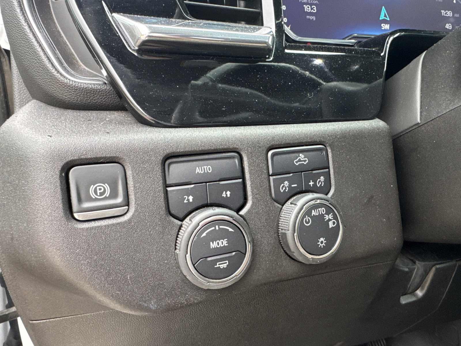 Used 2025 Chevrolet Silverado 1500 LT image 28