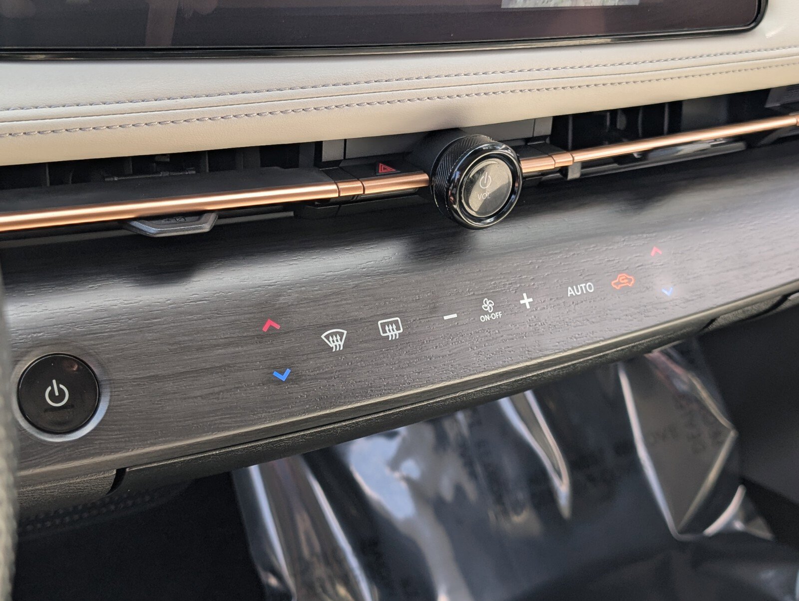 Certified 2024 Nissan Ariya AWD image 27