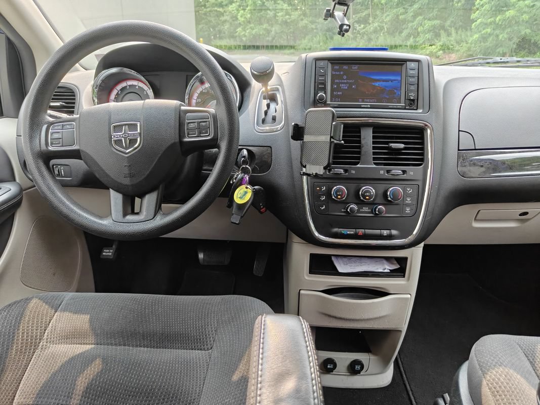 Used 2019 Dodge Grand Caravan SE w/ UConnect Hands-Free Group FWD image 26