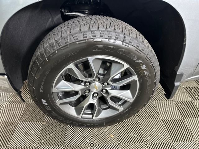 Used 2025 Chevrolet Silverado 1500 LT image 10