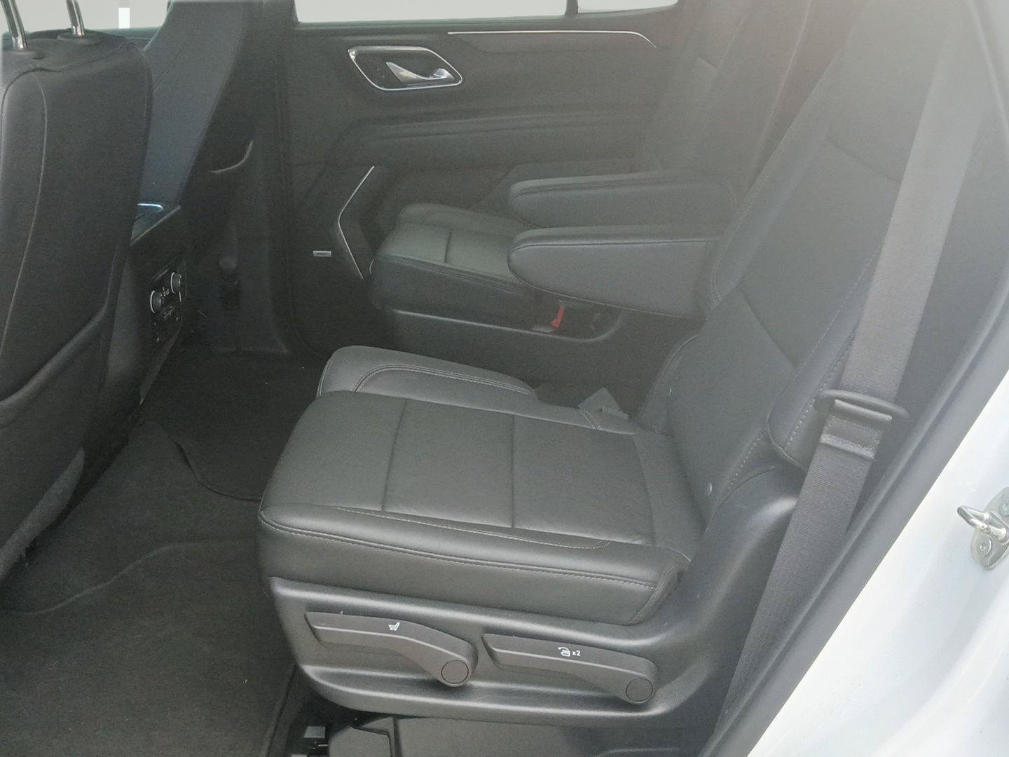Used 2022 Chevrolet Tahoe LT w/ Luxury Package AWD/4WD image 22