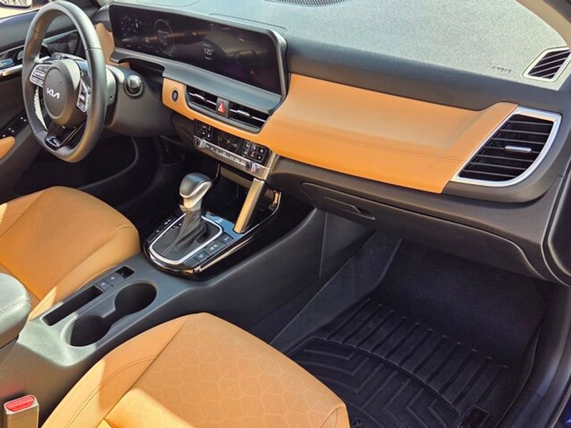 Used 2024 Kia Seltos SX w/ SX Sunroof Package image 14