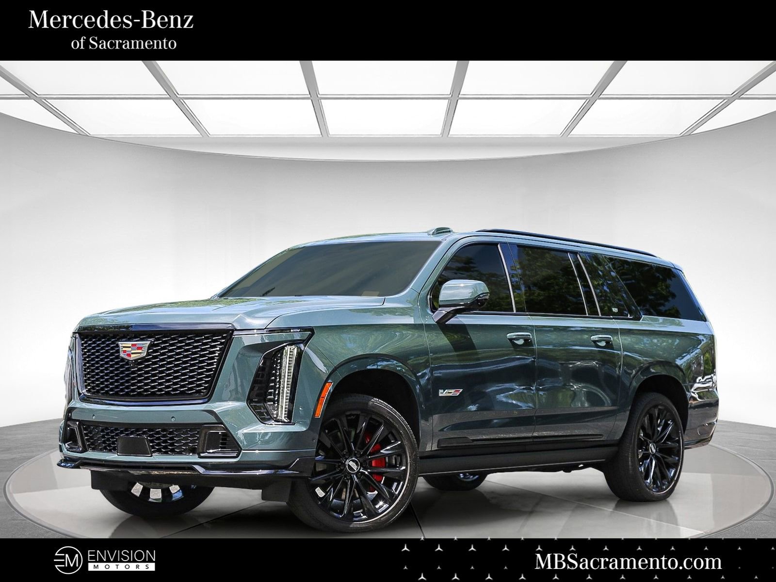 Used 2025 Cadillac Escalade ESV V AWD/4WD image 1