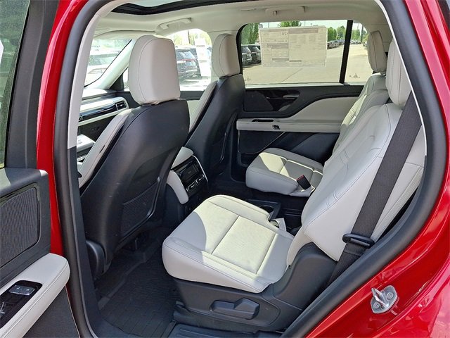 New 2025 Lincoln Aviator AWD w/ Jet Appearance Package image 5