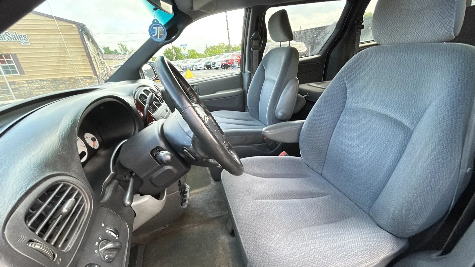 Used 2004 Chrysler Town & Country Touring FWD image 13