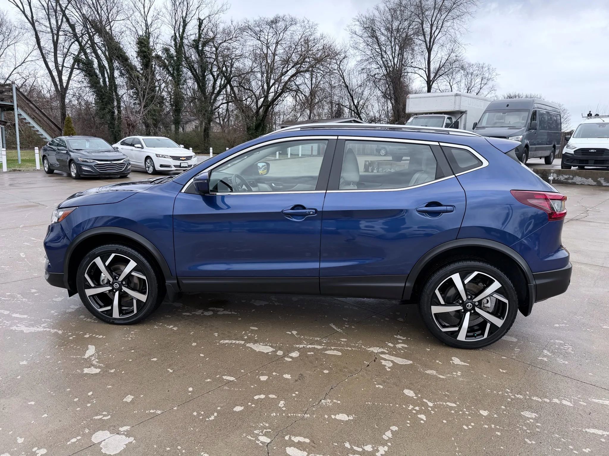 Used 2022 Nissan Rogue Sport SL image 3